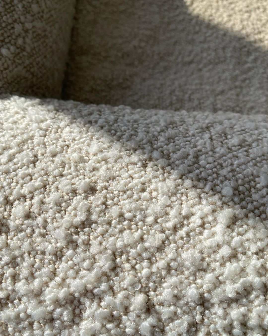 Barklay dog bed in 3 sizes with visco foam mattress and washable bouclé cover